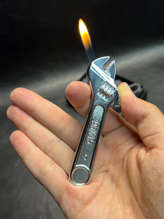 فندک طرح آچار فرانسه مناسب استفاده روزمره و حمل آسان