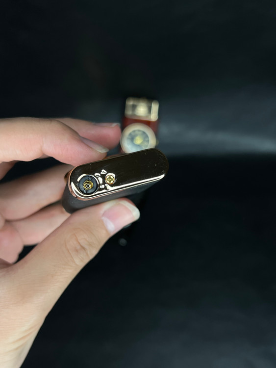 فندک چندکاره با بدنه استیل و ساعت دقیق