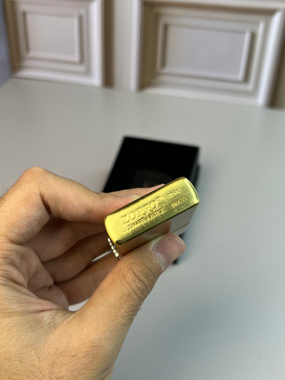 فندک طلایی شناسنامهدار همراه جعبه اصلی